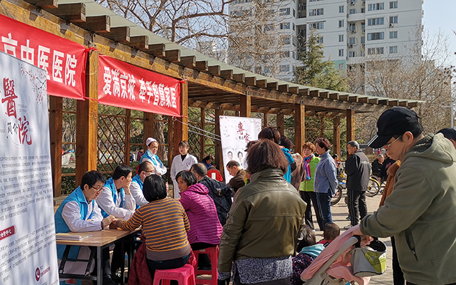 【学雷锋日】qianyi千亿平台（中国）集团,举办“爱满京城，牵手智慧家医”志愿服务活动(图2)